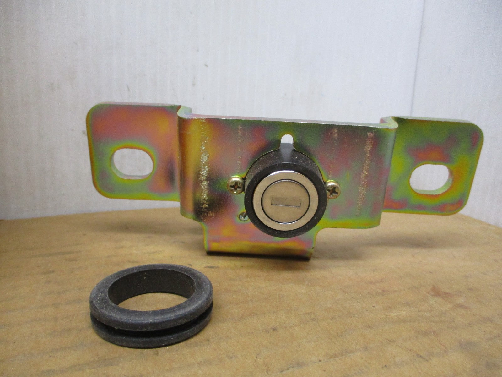 Caterpillar 369-3699 Key Latch for Hood and Cabin Riser | CAT 3693699