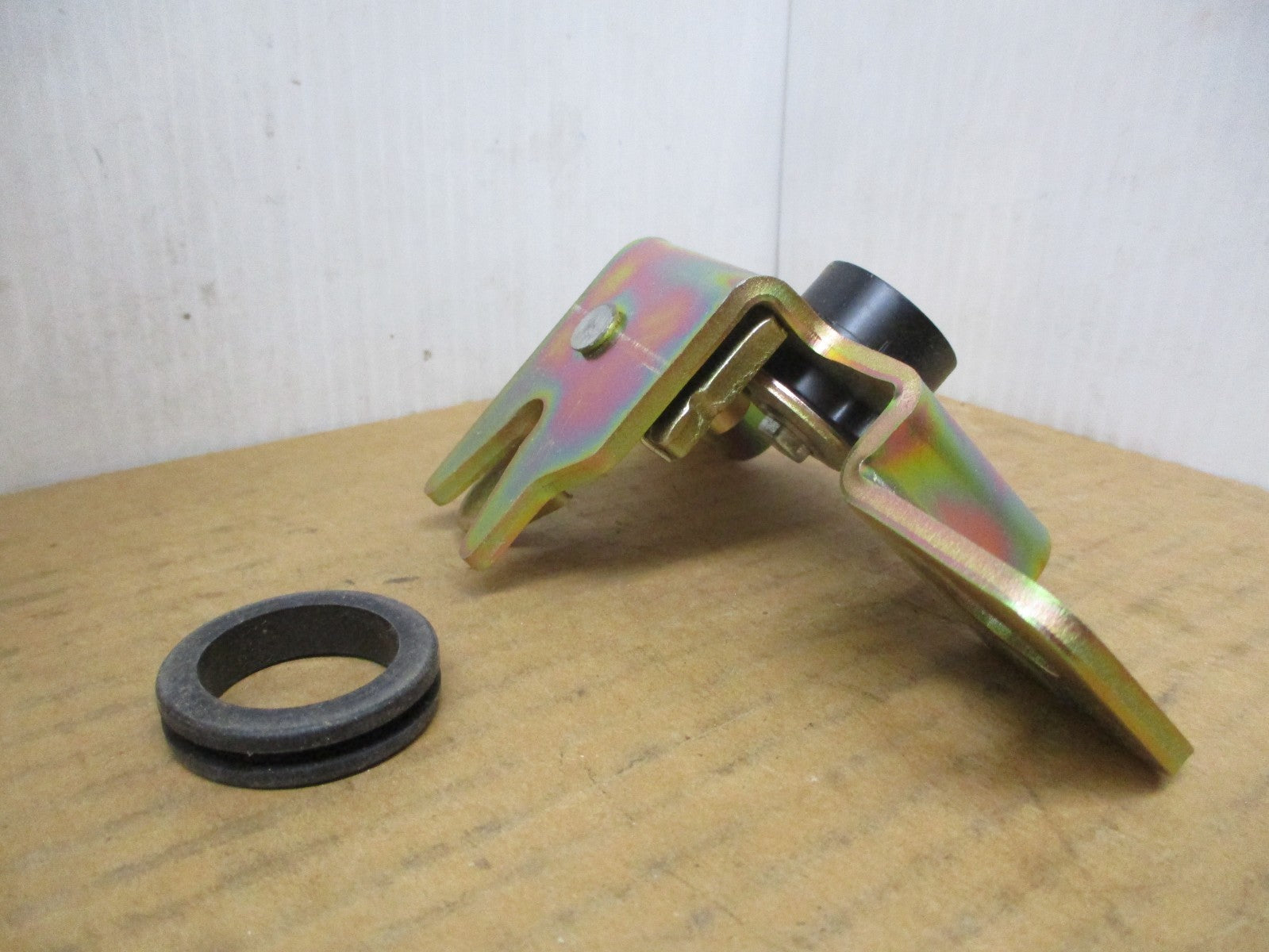 Caterpillar 369-3699 Key Latch for Hood and Cabin Riser | CAT 3693699